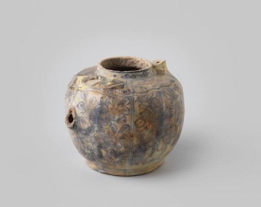 Teapot or wine jug from the VOC ship 'Witte Leeuw'