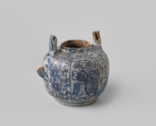 Wine ewer from VOC ship 'De Witte Leeuw'
