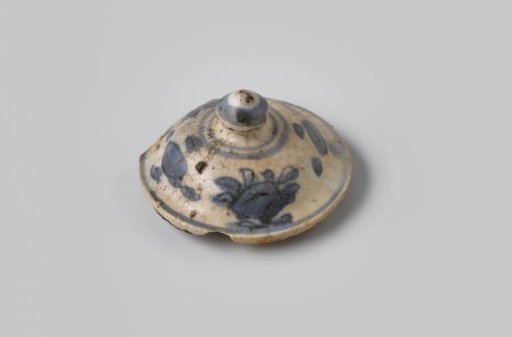 Lid of a Pot from the VOC Ship 'Witte Leeuw'