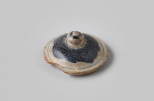 Lid of Chinese Porcelain of a Winepot or Kendi from the Wreck of the Dutch East Indiaman Witte Leeuw
