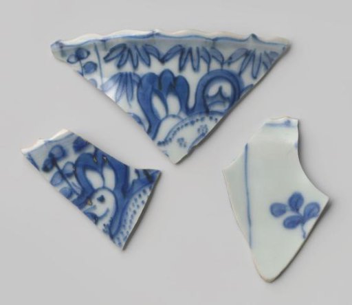 Fragments of a bowl from the VOC ship 'Witte Leeuw'