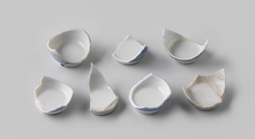 Fragments of wine bowls from the VOC ship 'Witte Leeuw'