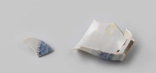 Fragments of a wine bowl from the VOC ship 'Witte Leeuw'