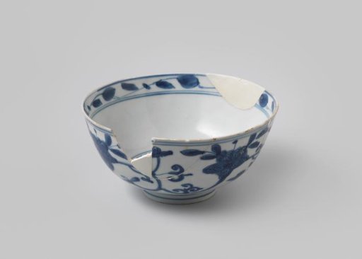 Bowl from the VOC ship 'Witte Leeuw'