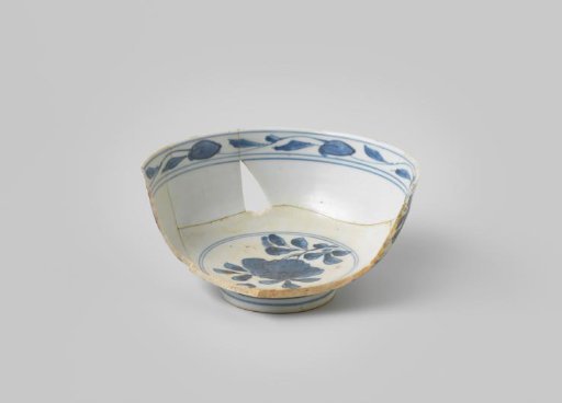 Bowl from the VOC ship 'Witte Leeuw'