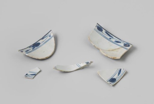 Fragments of porcelain from V.O.C. ship the 'Witte Leeuw'