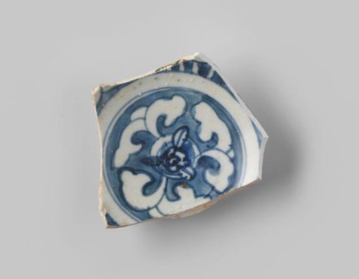 Fragment of a Bowl from the VOC Ship 'The White Lion'