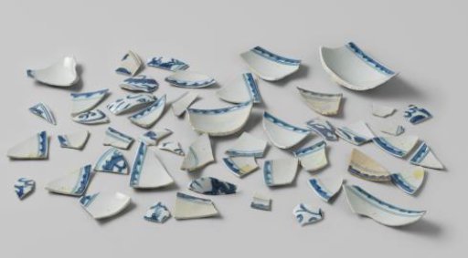 Fragments of bowls from the VOC ship 'Witte Leeuw'