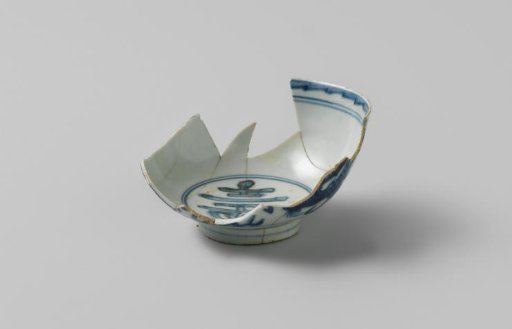 Fragment of a bowl from the VOC ship 'Witte Leeuw'