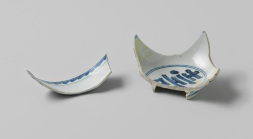 Shards of bowls from the VOC ship 'Witte Leeuw'