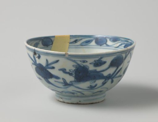 Bowl from the VOC ship 'De Witte Leeuw'