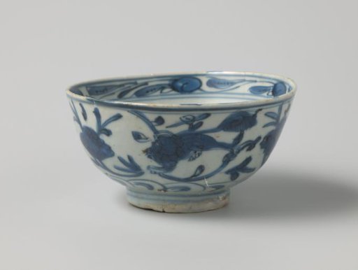 Bowl from the VOC ship 'De Witte Leeuw'