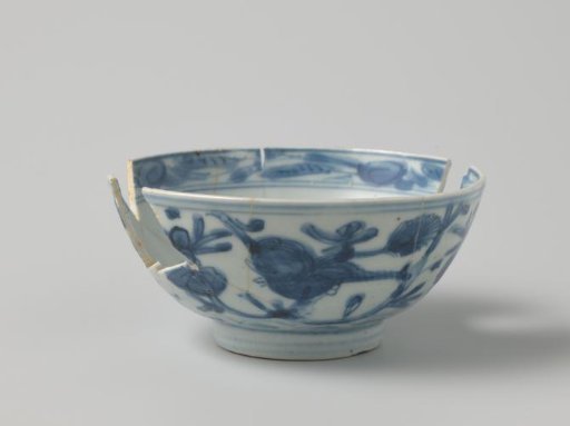 Fragment of a bowl from the VOC ship 'De Witte Leeuw'