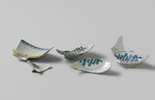 Fragments of bowls from the VOC ship 'Witte Leeuw'