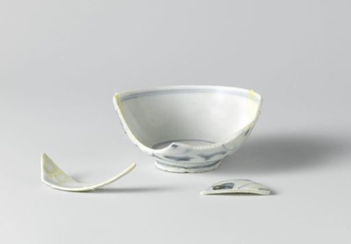 Fragments of a bowl from the VOC ship 'The White Lion'