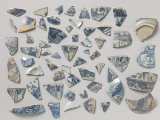 Fragments of bowls and lids of porcelain from the VOC ship 'Witte Leeuw'