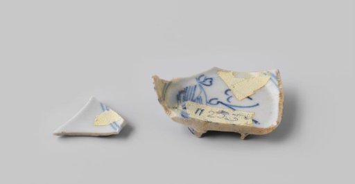 Fragments of a bowl from VOC ship the 'White Lion'