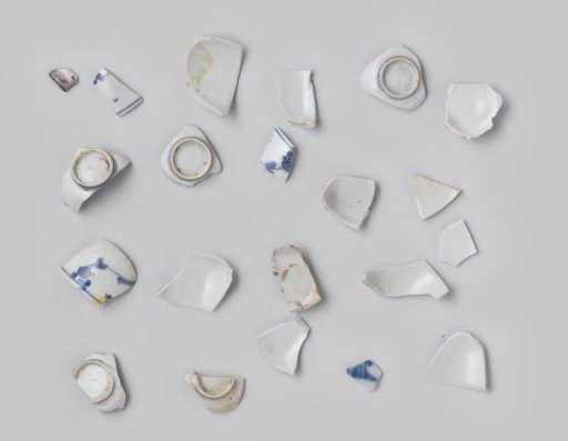 Fragments of wine bowls from the VOC ship 'Witte Leeuw'