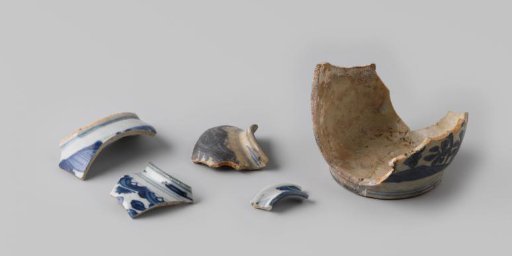 Fragments of pots from the VOC ship 'Witte Leeuw'