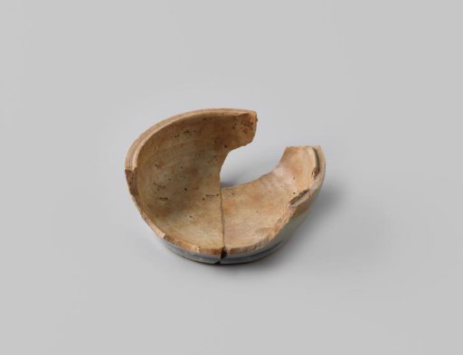 Fragment of a plate from the VOC ship 'Witte Leeuw'