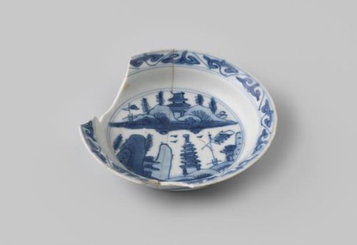 Fragment of a plate from the VOC ship 'Witte Leeuw'