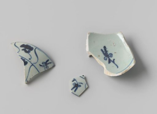 Fragments of a Bowl from the VOC Ship 'Witte Leeuw'