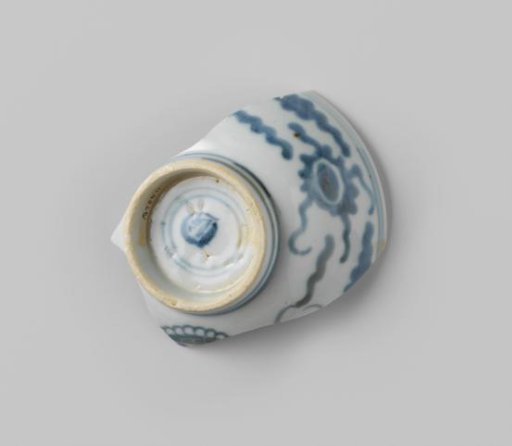 Fragment of a Bowl from the VOC Ship 'Witte Leeuw'
