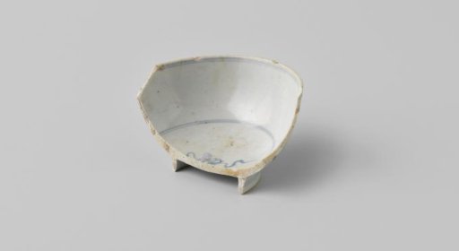 Fragment of a bowl from VOC ship 'Witte Leeuw'