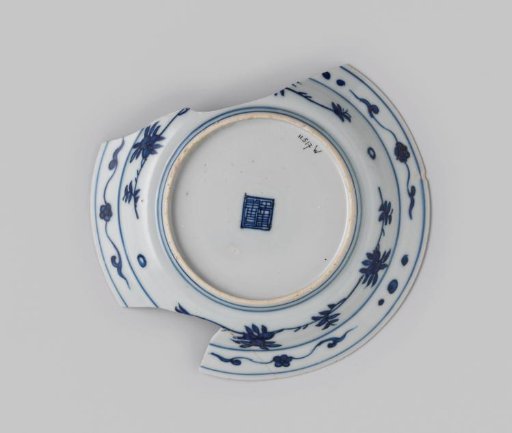 Fragmented dish of Chinese porcelain from the wreck of the Dutch East Indiaman Witte Leeuw