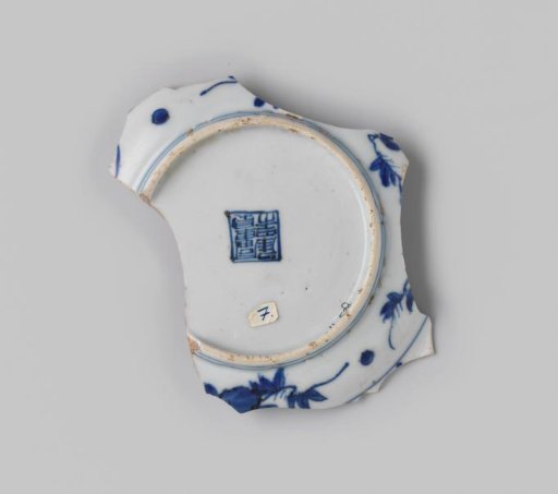 Fragment of a plate from VOC ship the 'Witte Leeuw'