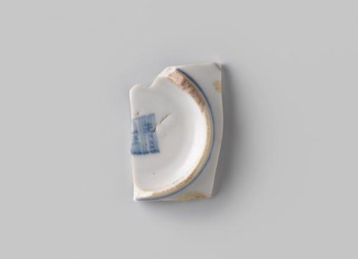 Fragment of a bowl from the VOC ship 'De Witte Leeuw'