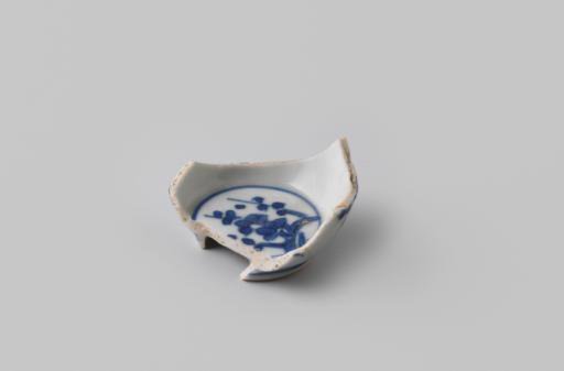 Fragment of a bowl from the VOC ship 'Witte Leeuw'