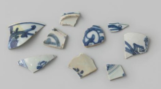 Fragments of bowls from the VOC ship 'Witte Leeuw'