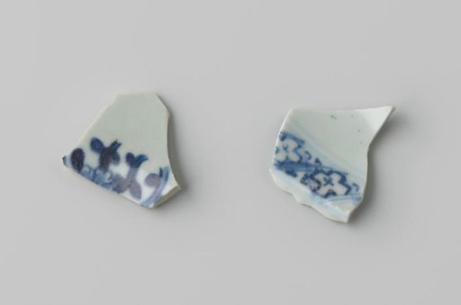 Shards of bowls from the VOC ship 'Witte Leeuw'