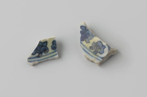 Shards of bowls from the VOC ship 'Witte Leeuw'