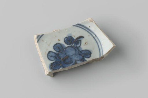 Fragment of a bowl from the VOC ship 'Witte Leeuw'