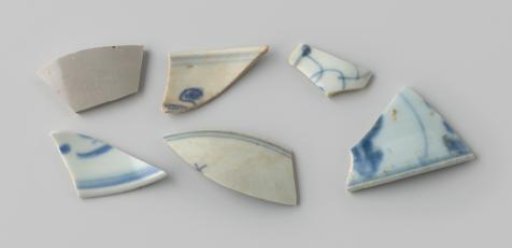 Fragments of bowls from the VOC ship 'Witte Leeuw'