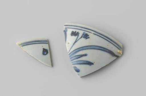 Fragments of a Bowl from the VOC Ship 'Witte Leeuw'