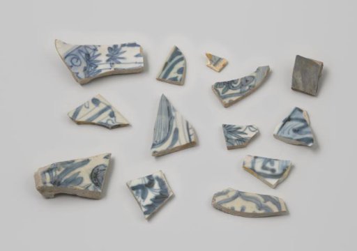 Fragments of plates from the VOC ship 'Witte Leeuw'