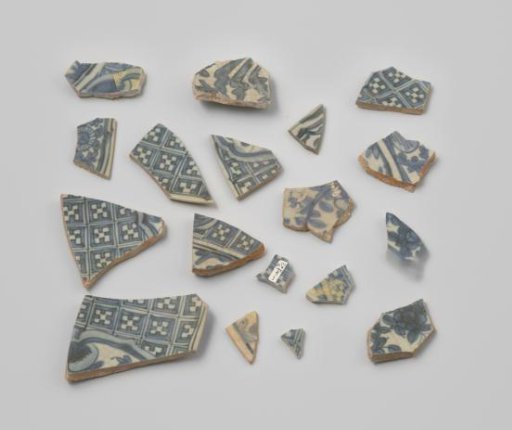 Fragments of plates from the VOC ship 'Witte Leeuw'