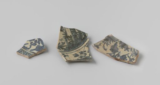 Fragments of plates from the VOC ship 'Witte Leeuw'