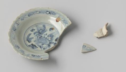 Fragments of plates from the VOC ship 'The White Lion'