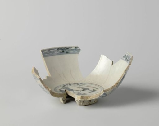 Fragment of a Bowl from the VOC Ship 'The White Lion'