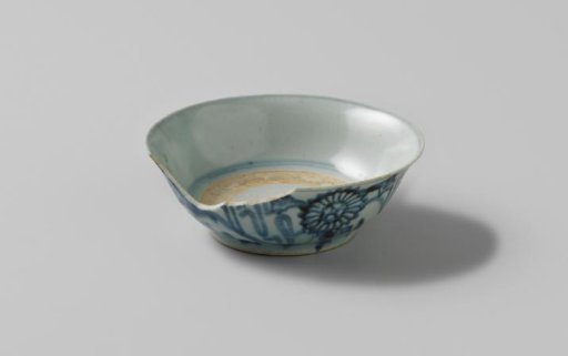 Bowl from the VOC ship 'De Witte Leeuw'