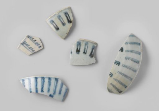 Fragments of a bowl from the VOC ship 'Witte Leeuw'