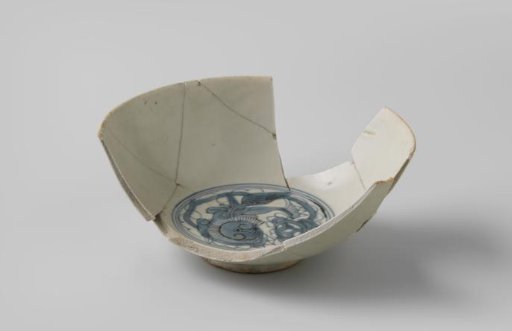 Fragment of a bowl from the VOC ship 'Witte Leeuw'