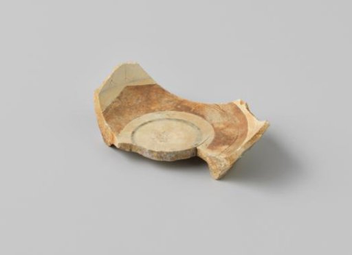 Fragments of bowls or plates from the VOC ship 'Witte Leeuw'