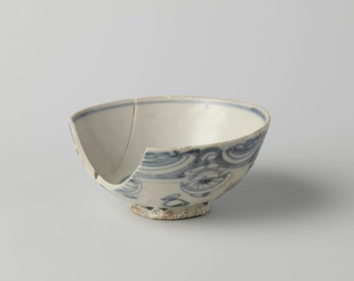 Fragment of a bowl from VOC ship 'The White Lion'
