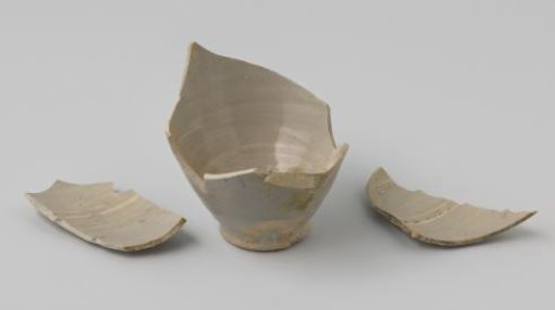 Fragments of porcelain from the VOC ship 'Witte Leeuw'