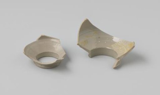 Fragments of porcelain from the VOC ship 'Witte Leeuw'